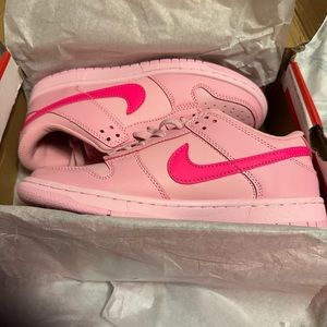 Nike Triple Pink Dunks Low Womens 8 NWB